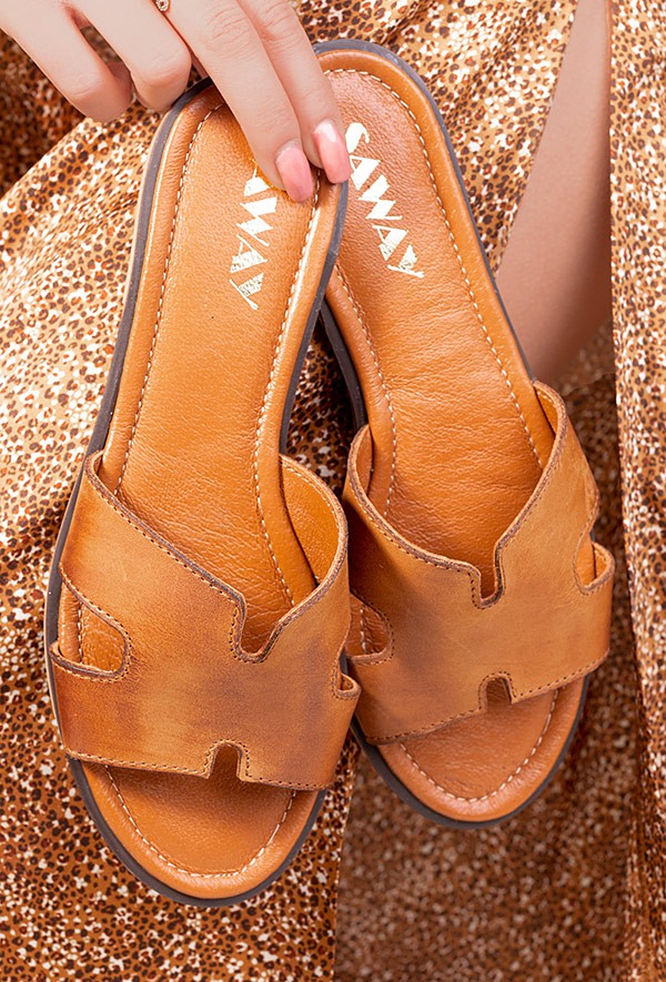 Brązowe klapki Laia