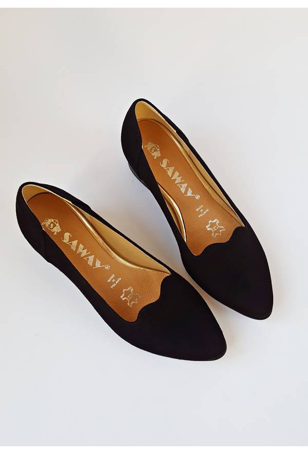 Zamszowe czarne czółenka Carmella