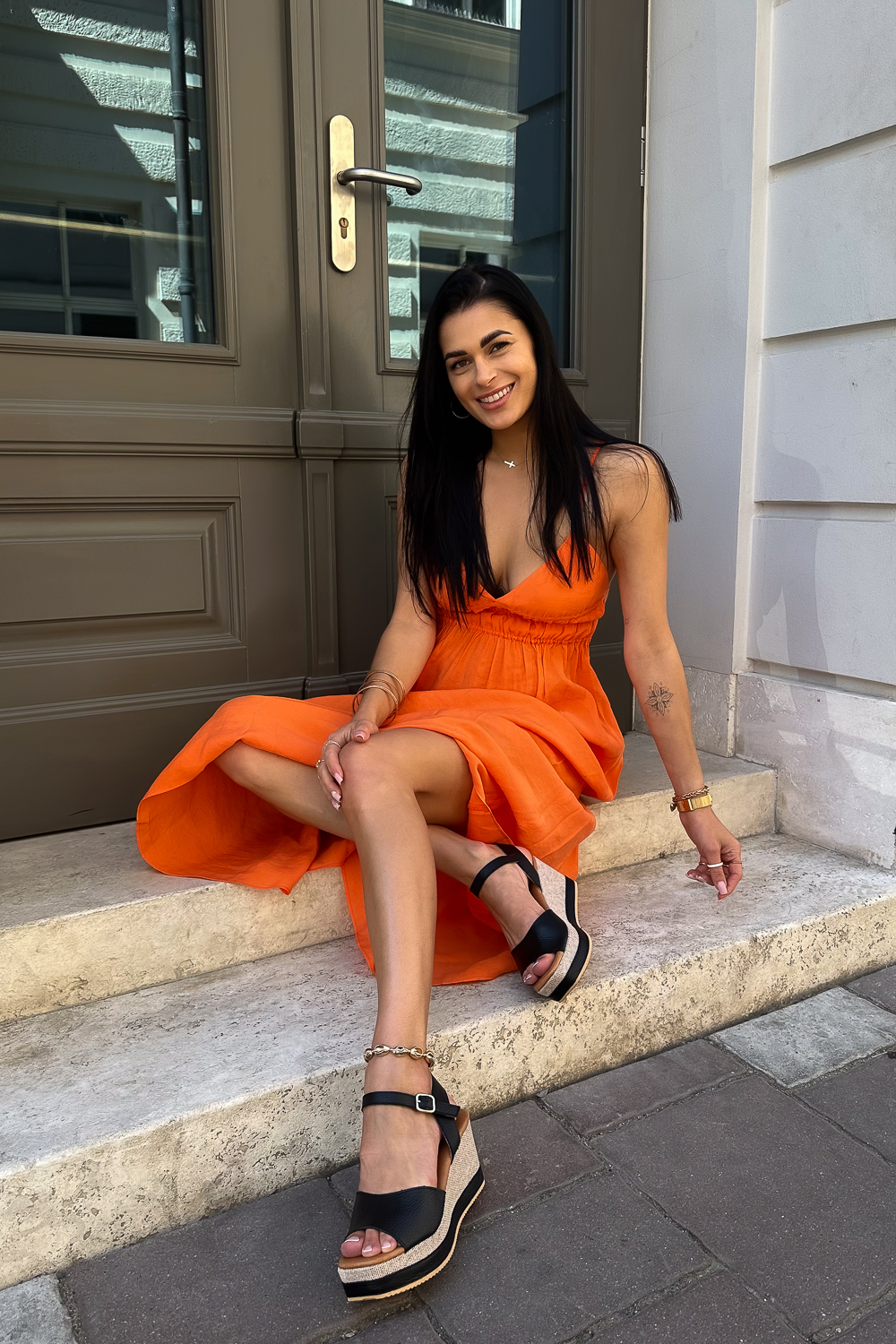 Czarne sandały na koturnie Sewilla