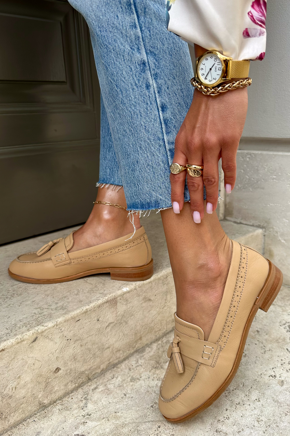 Beżowe mokasyny Onisa