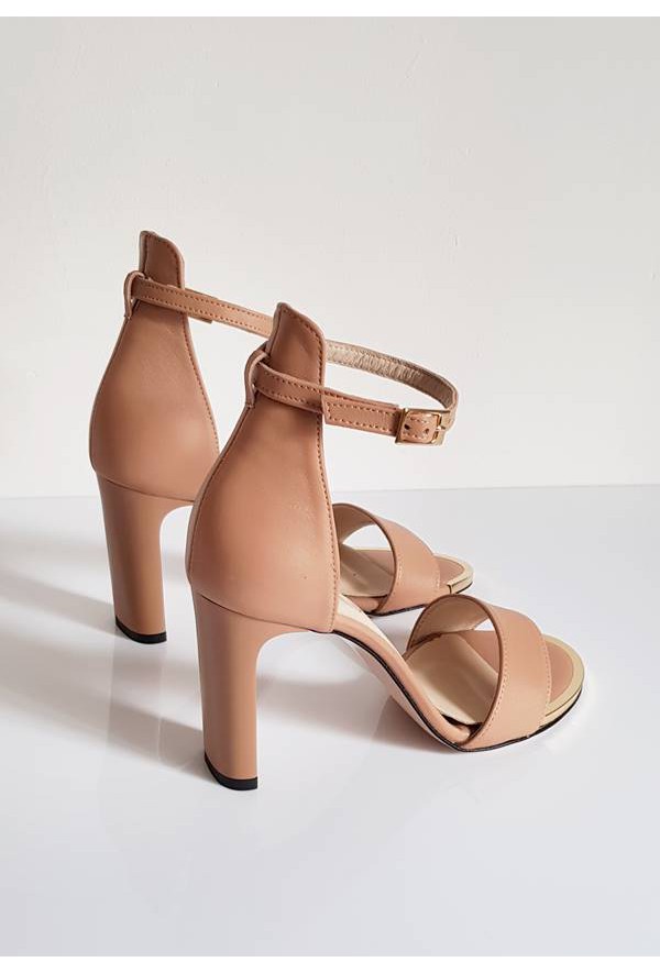 Czarne sandały na słupku Arriana