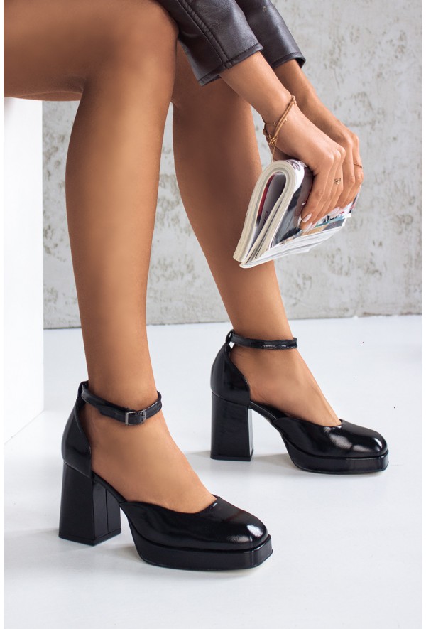 Brązowe czółenka na słupku Loena