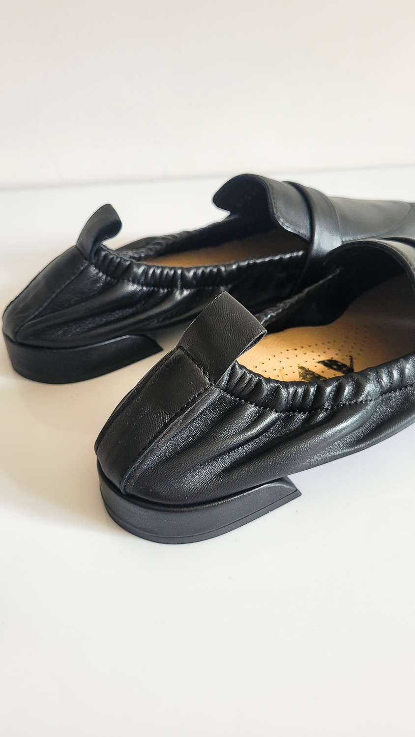 Czarne loafersy Libretta