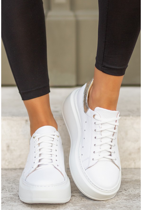 Białe trampki na wyższej podeszwie Ranija