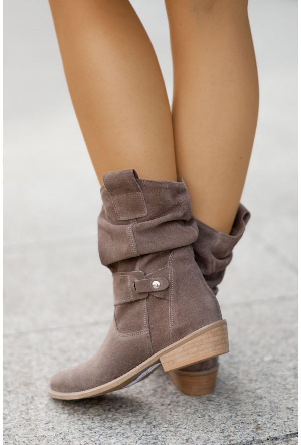 Czarne zamszowe botki Leona