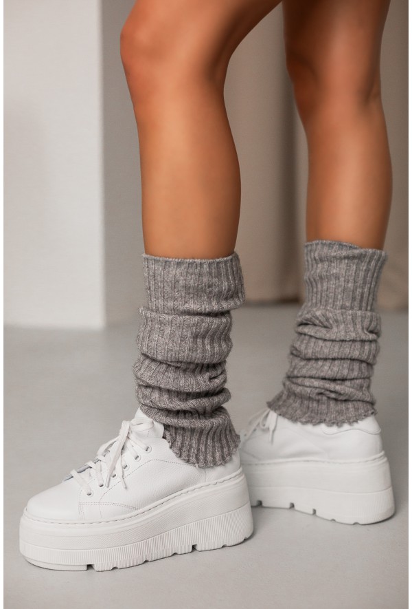 Białe sneakersy na platformie Tunia