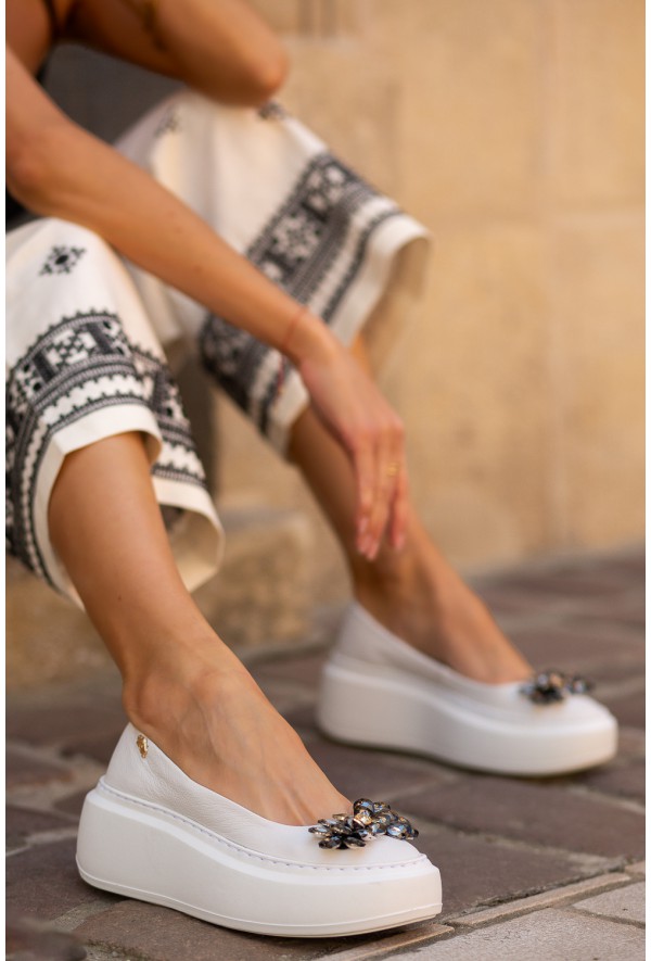 Biały baleriny na platformie Netia