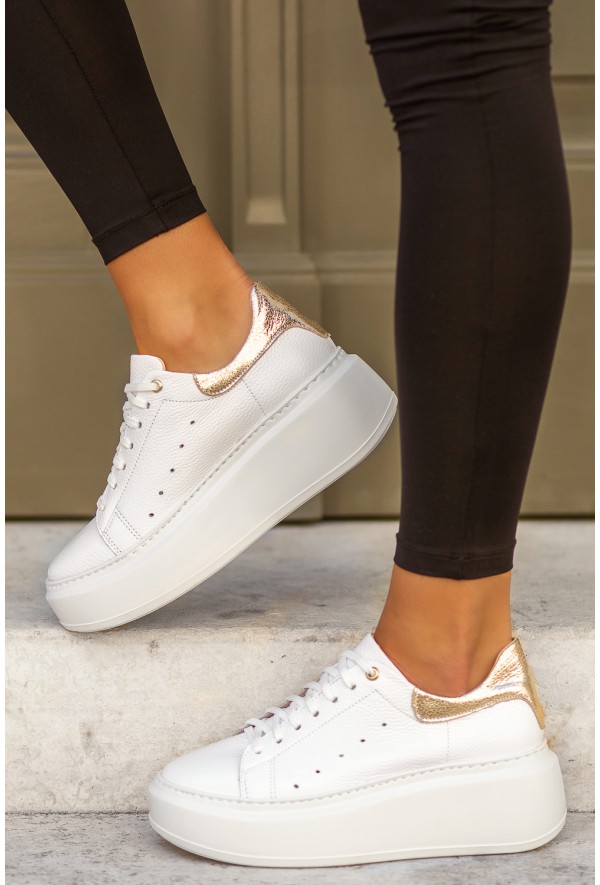 Białe trampki na wyższej podeszwie Ranija