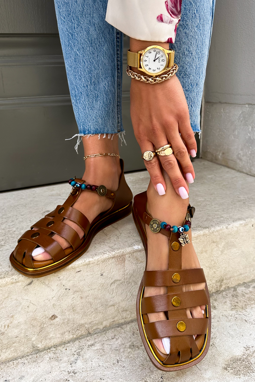 Brązowe sandały Butterfly z koralikami