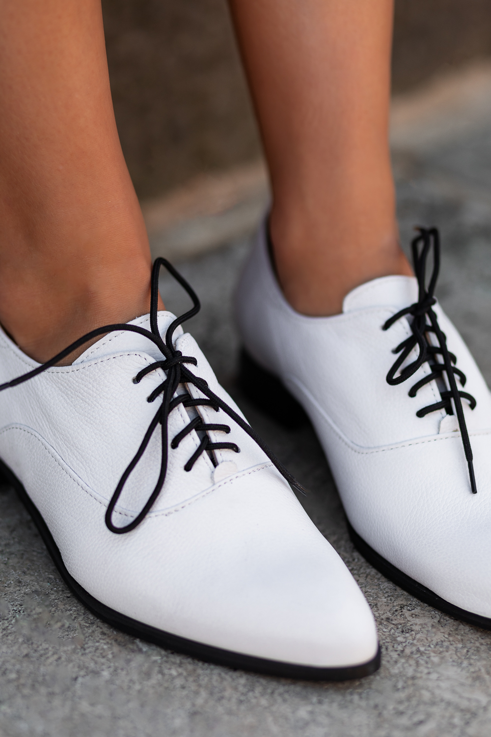 Białe półbuty Sawinia