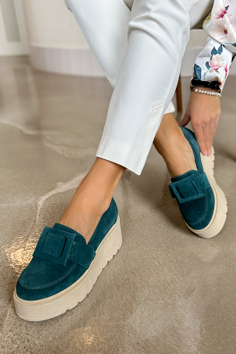 Czarne zamszowe mokasyny na platformie Tonic