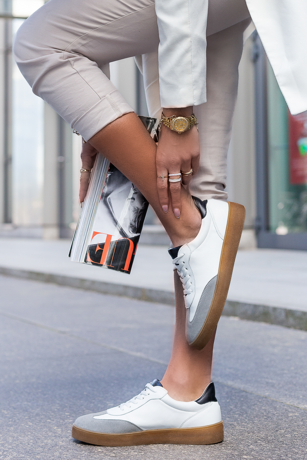 Biało-popielate sneakersy Pellia