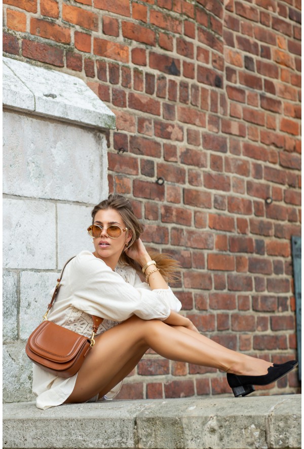 Zamszowe czarne czółenka Carmella