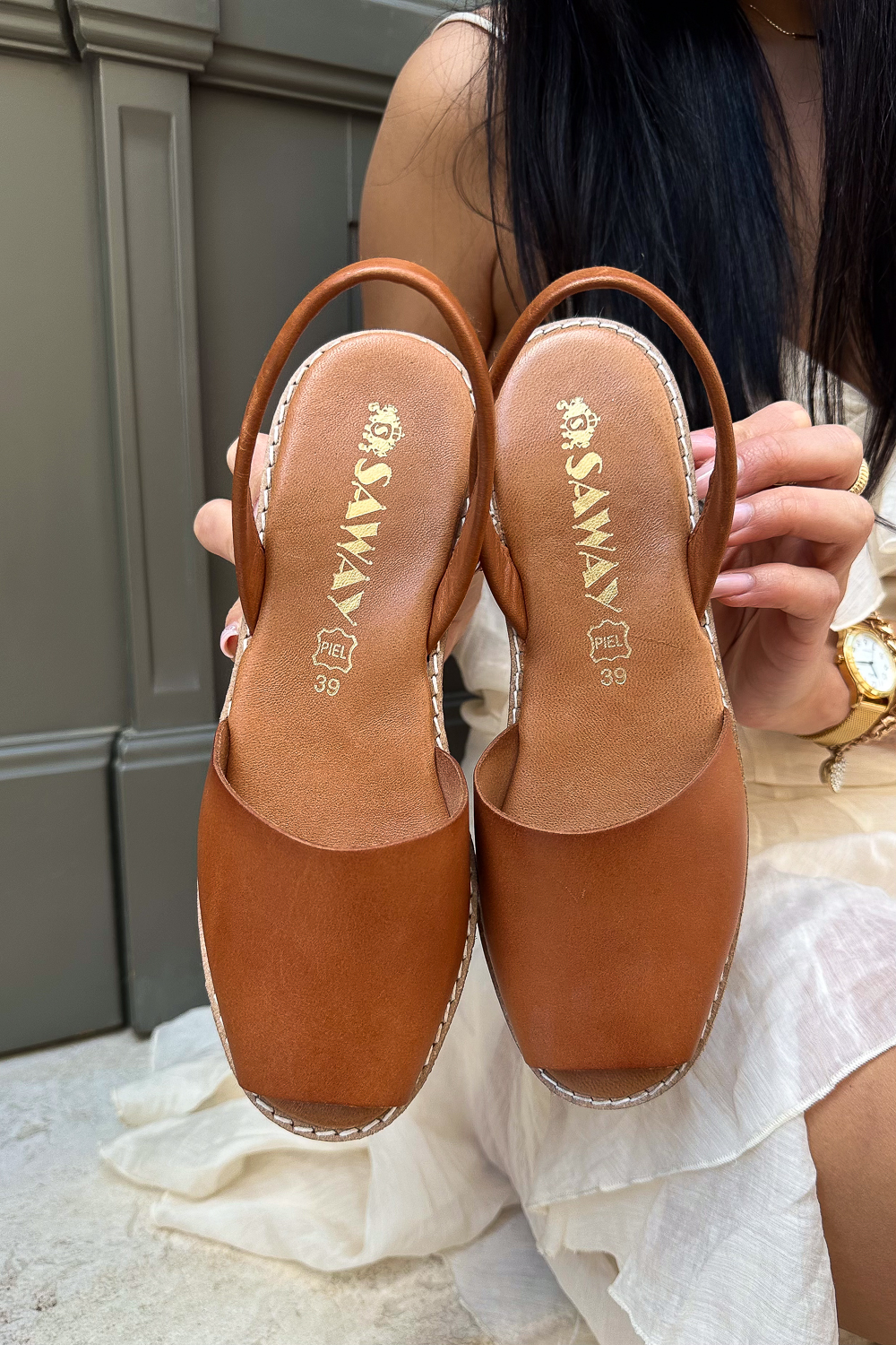 Brązowe sandały na koturnie Andora