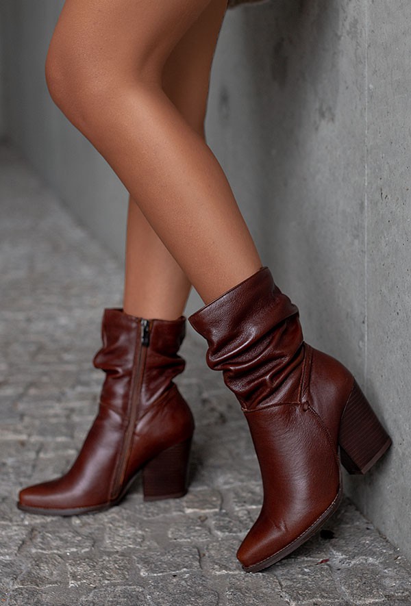 Brązowe skórzane kowbojki Leilani