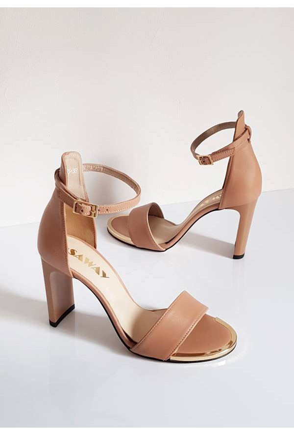 Czarne sandały na słupku Arriana