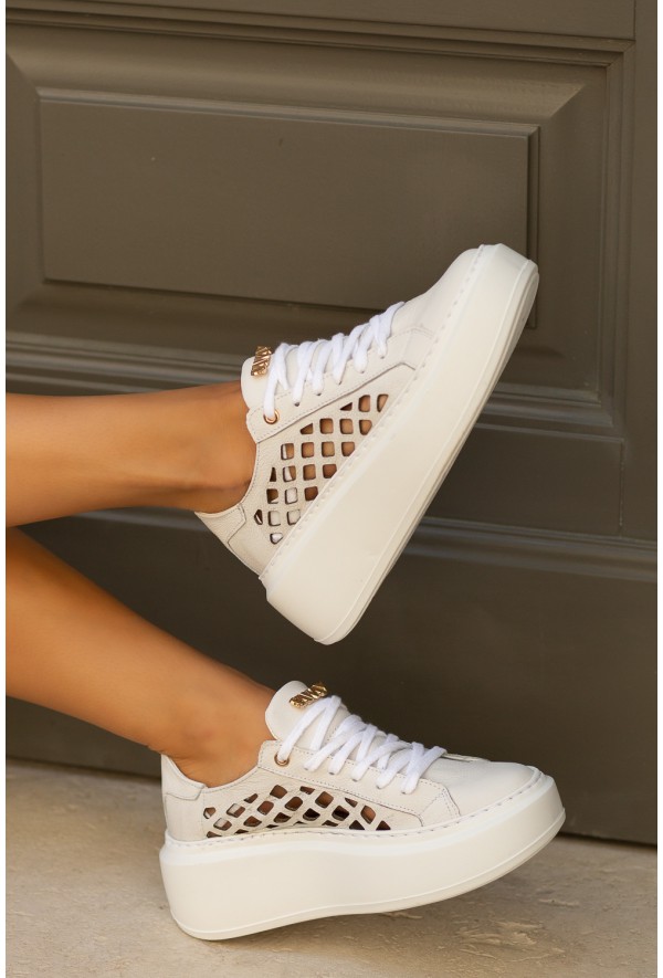 Białe ażurowe trampki Karmen