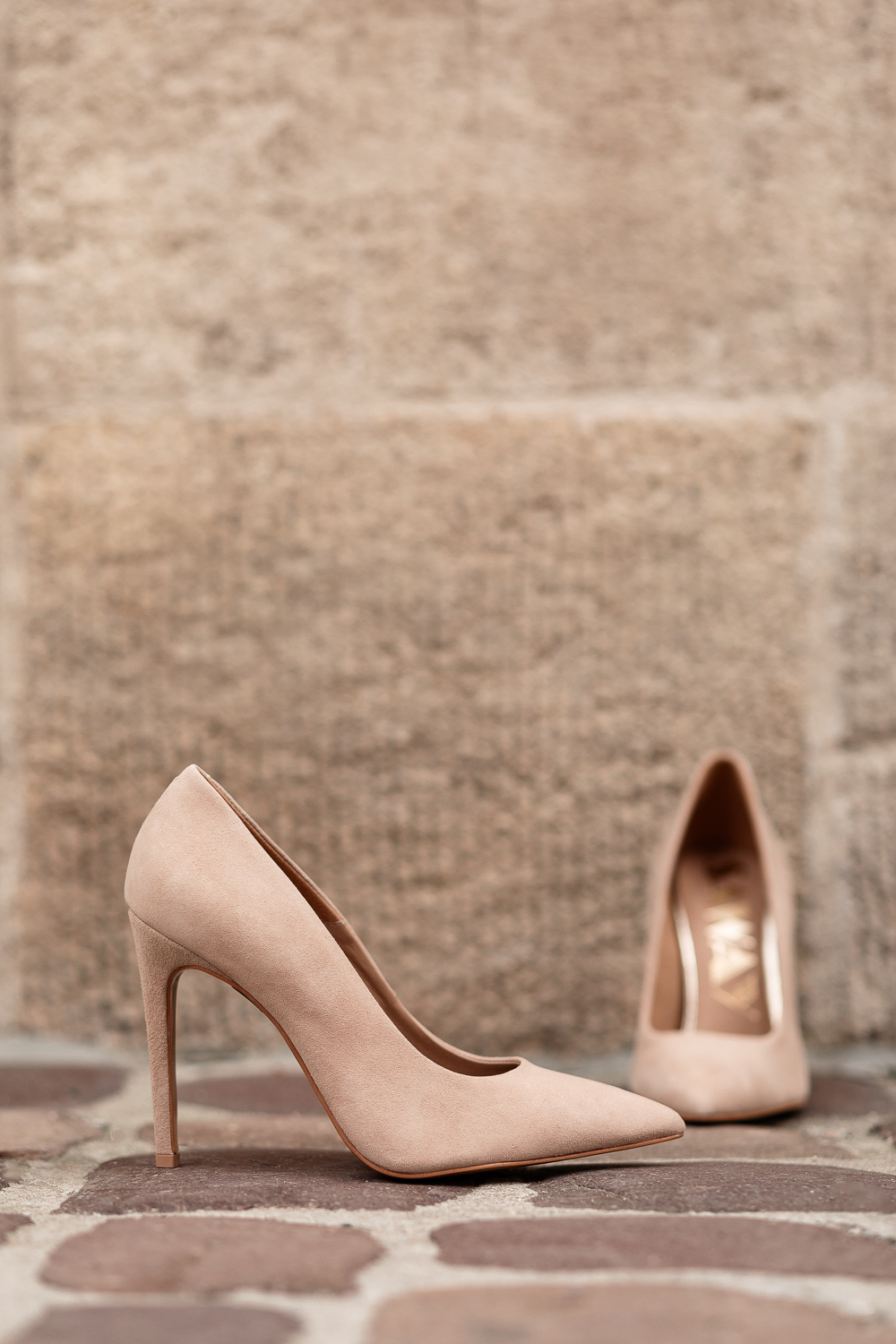 Beżowe szpilki Lameria