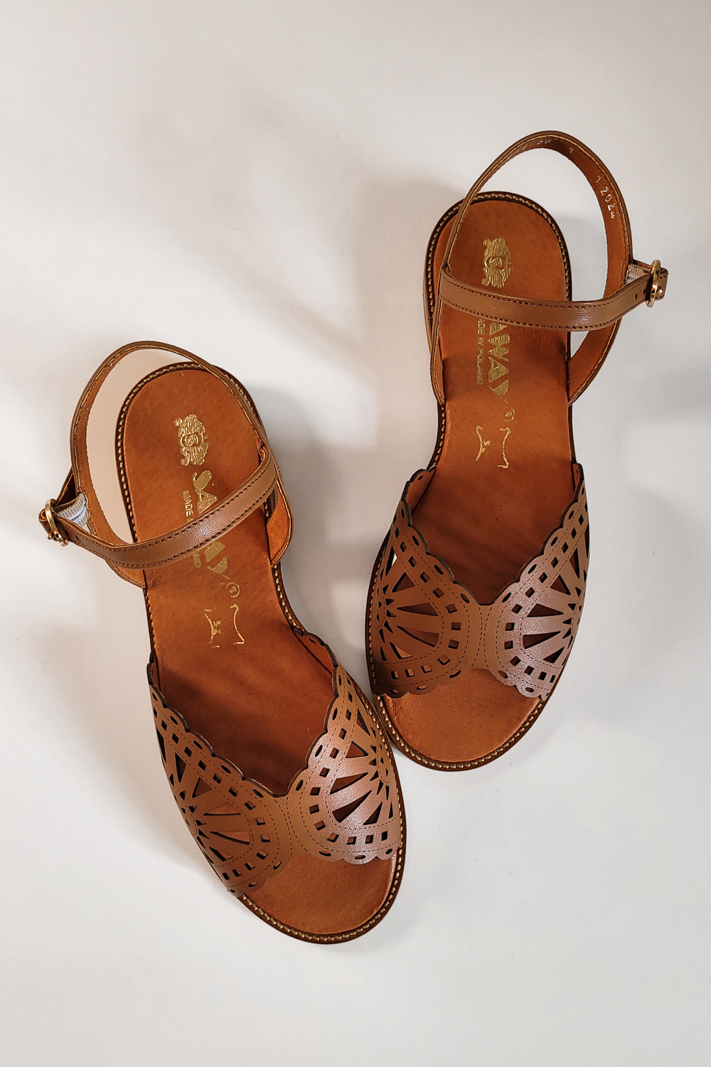 Złote ażurowe sandały Elisa