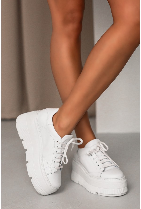 Białe sneakersy na platformie Tunia
