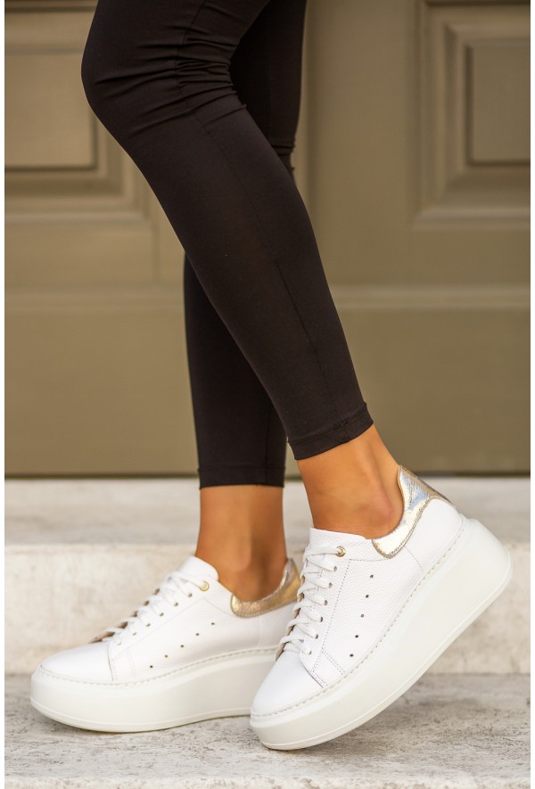 Białe trampki na wyższej podeszwie Ranija