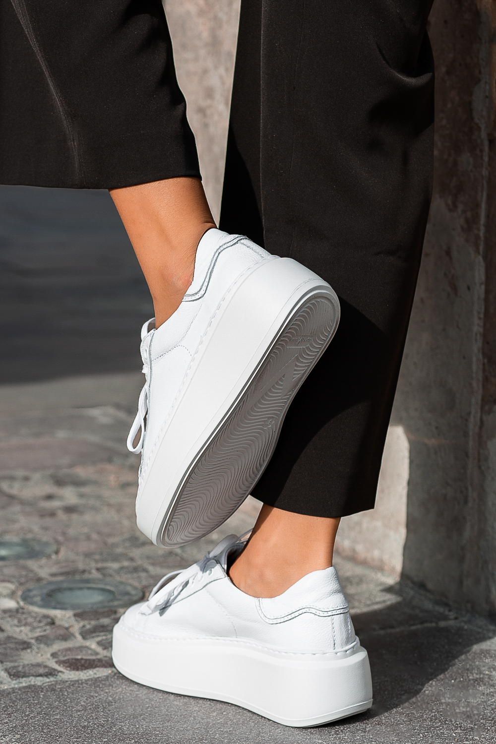 Białe trampki Caloa