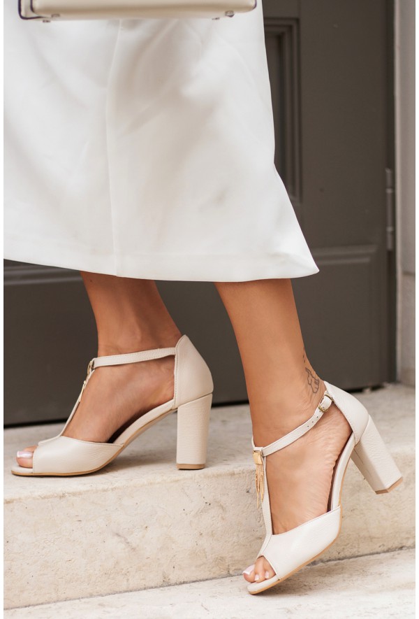 Beżowe sandały na słupku Sagua