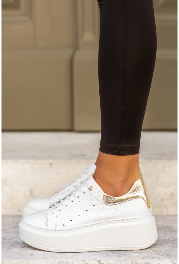 Białe trampki na wyższej podeszwie Ranija