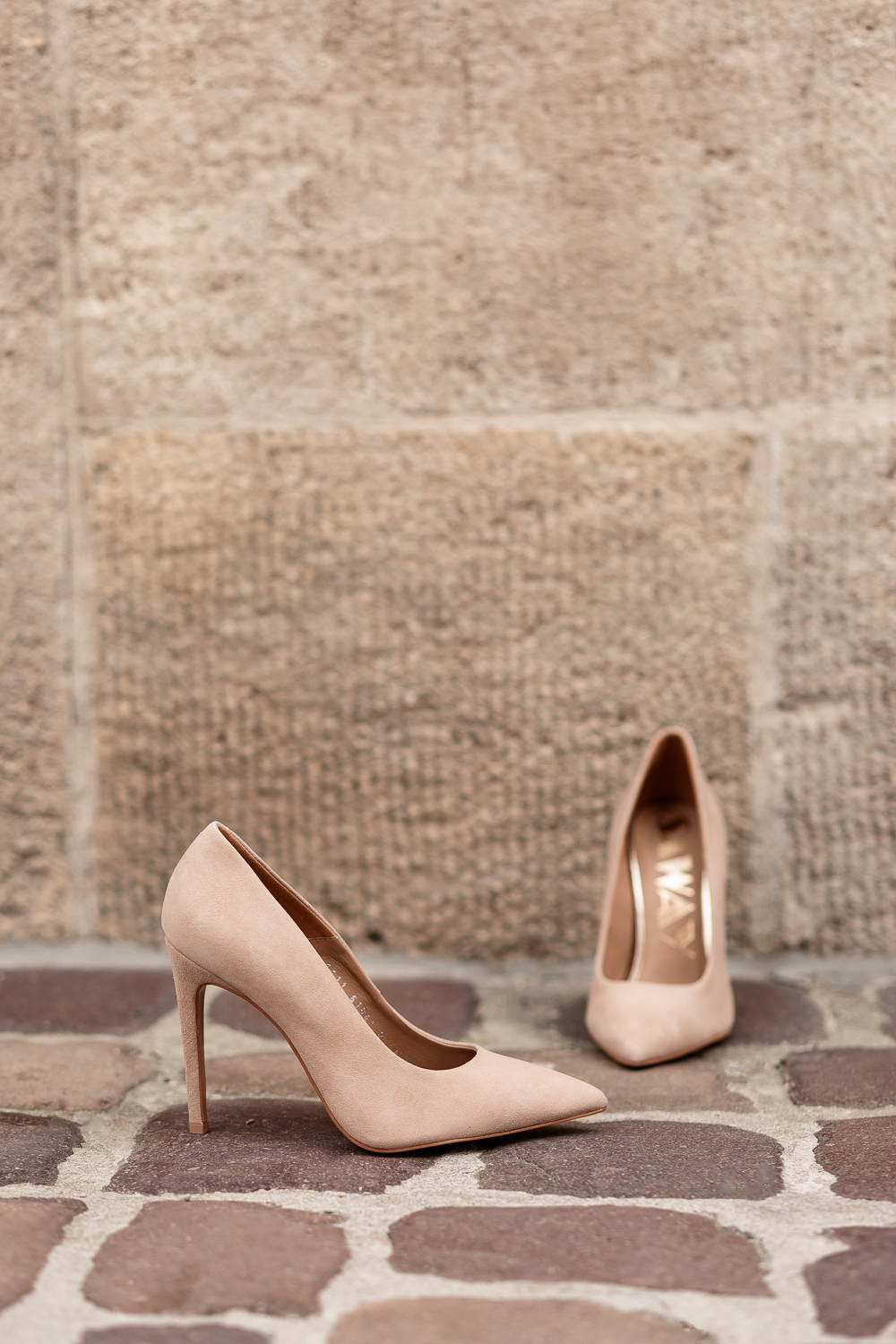 Beżowe szpilki Lameria