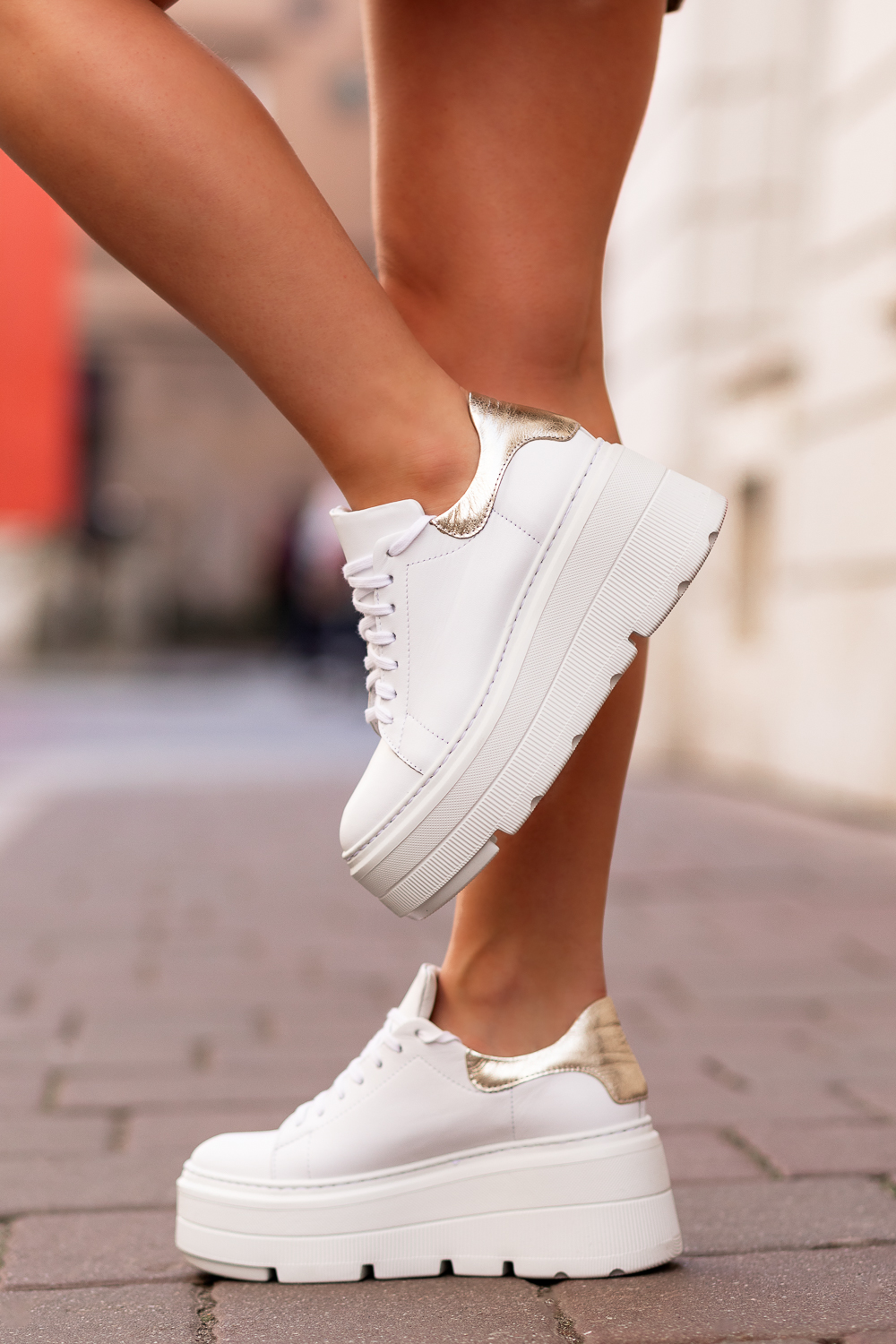Białe trampki na platformie Sonatina