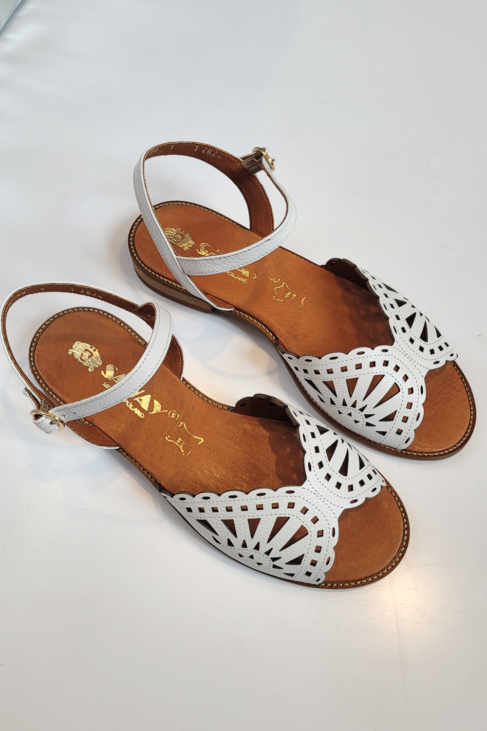 Złote ażurowe sandały Elisa