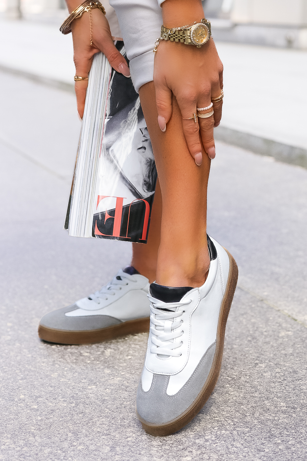 Biało-popielate sneakersy Pellia