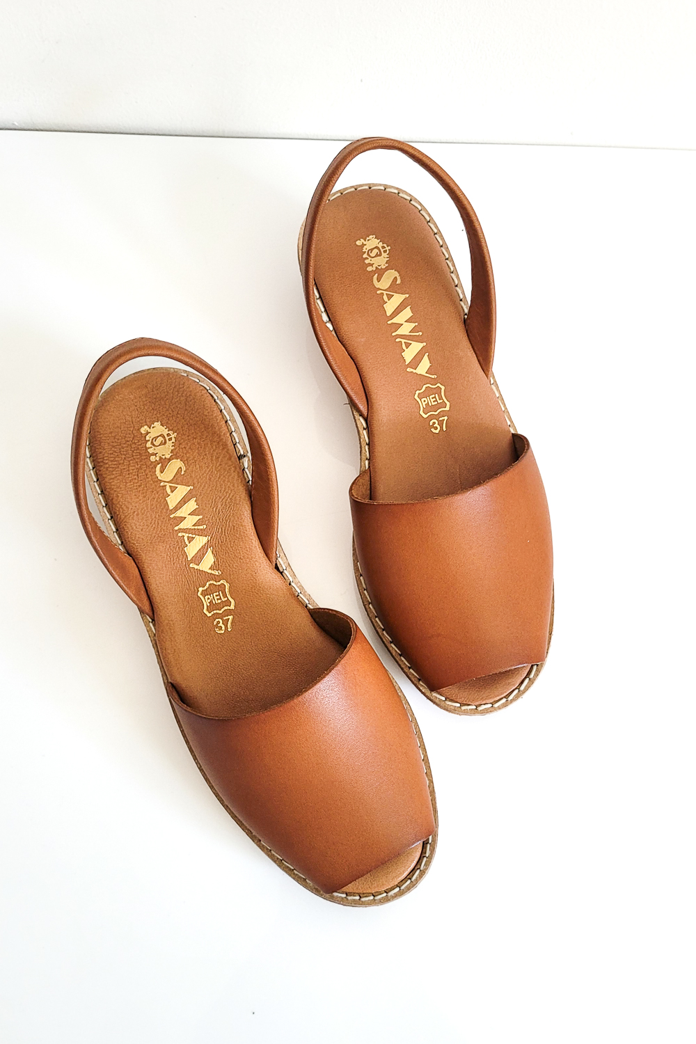 Brązowe sandały na koturnie Andora