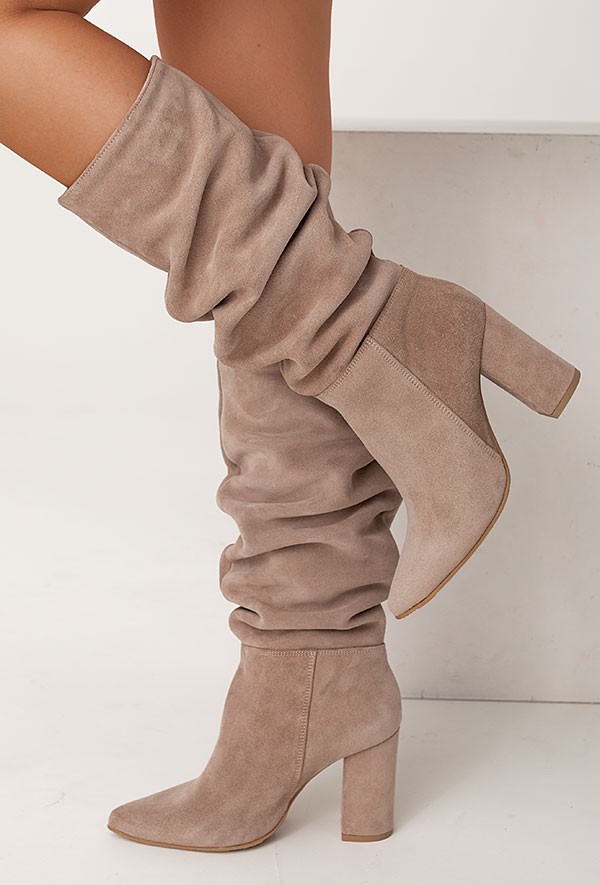 Zamszowe kozaki Riva cappuccino