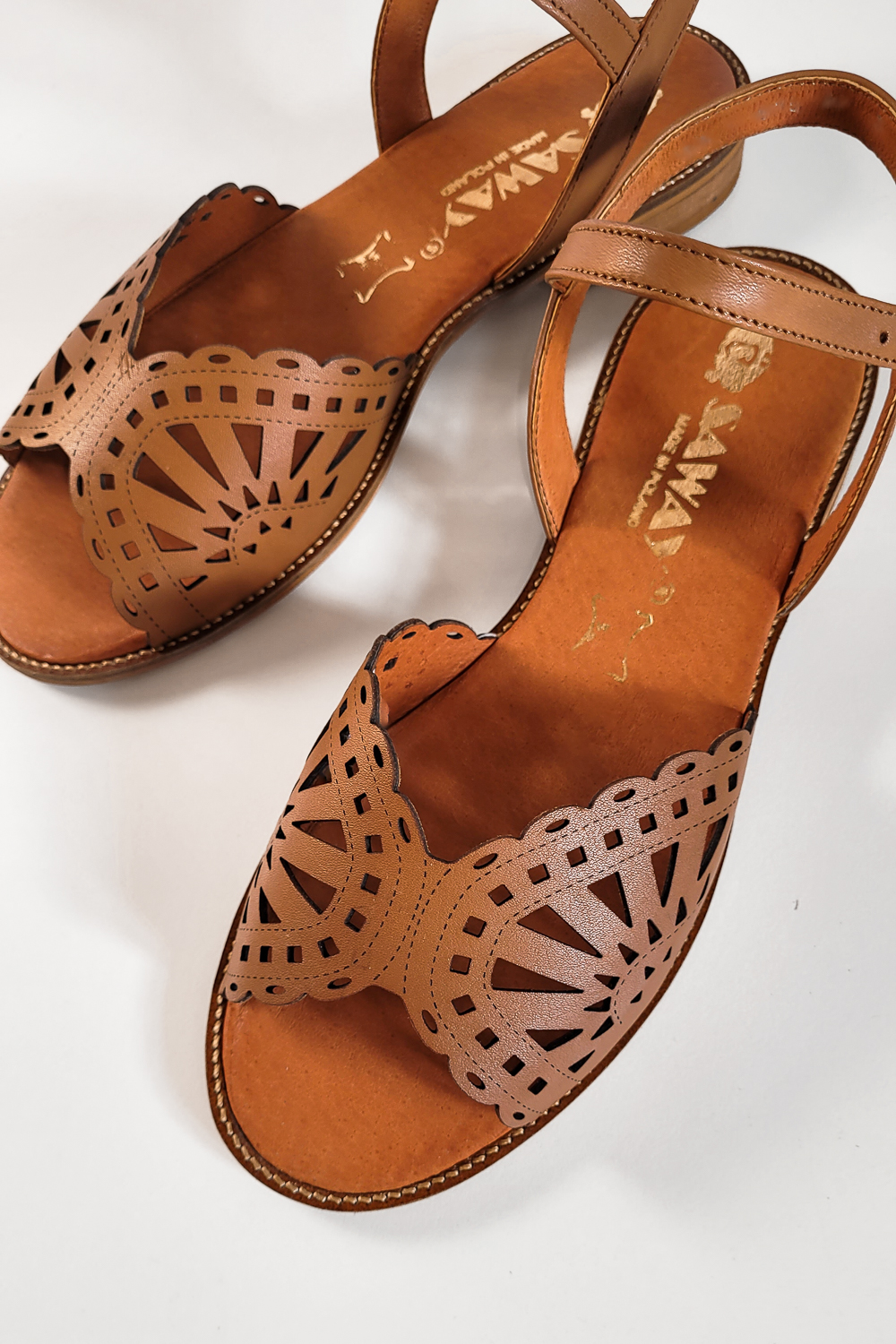 Brązowe ażurowe sandały Elisa