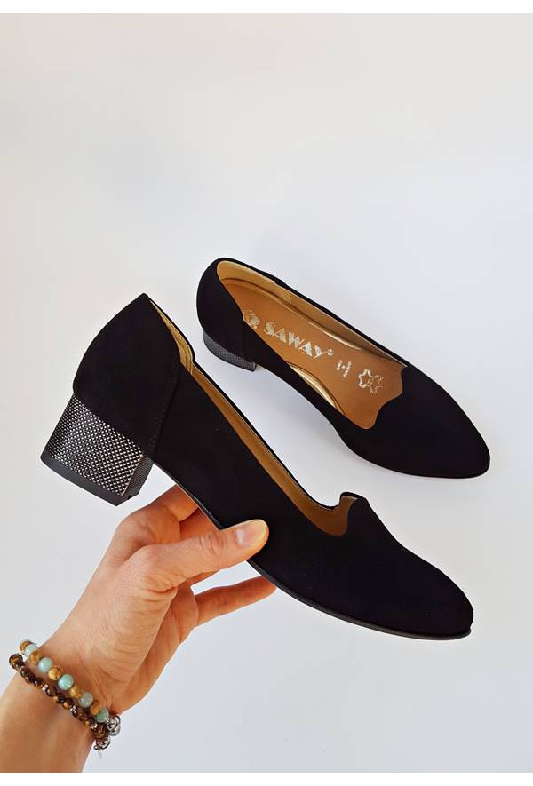 Zamszowe czarne czółenka Carmella