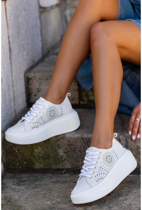 Białe ażurowe trampki Dema