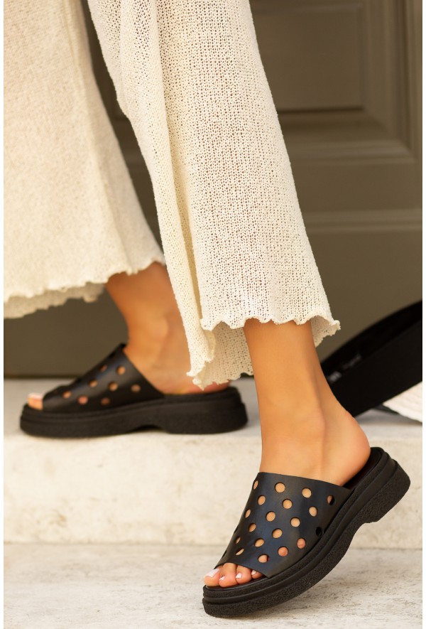 Czarne klapki Entuza