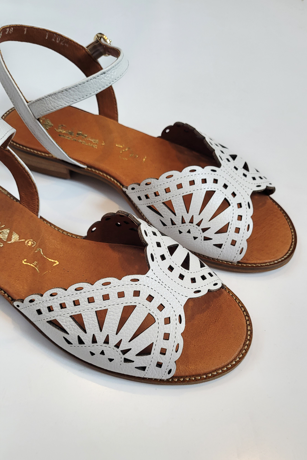 Złote ażurowe sandały Elisa