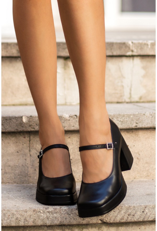 Beżowe zamszowe czółenka Fabia na czarnej podeszwie