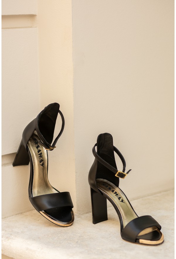 Czarne sandały na słupku Arriana