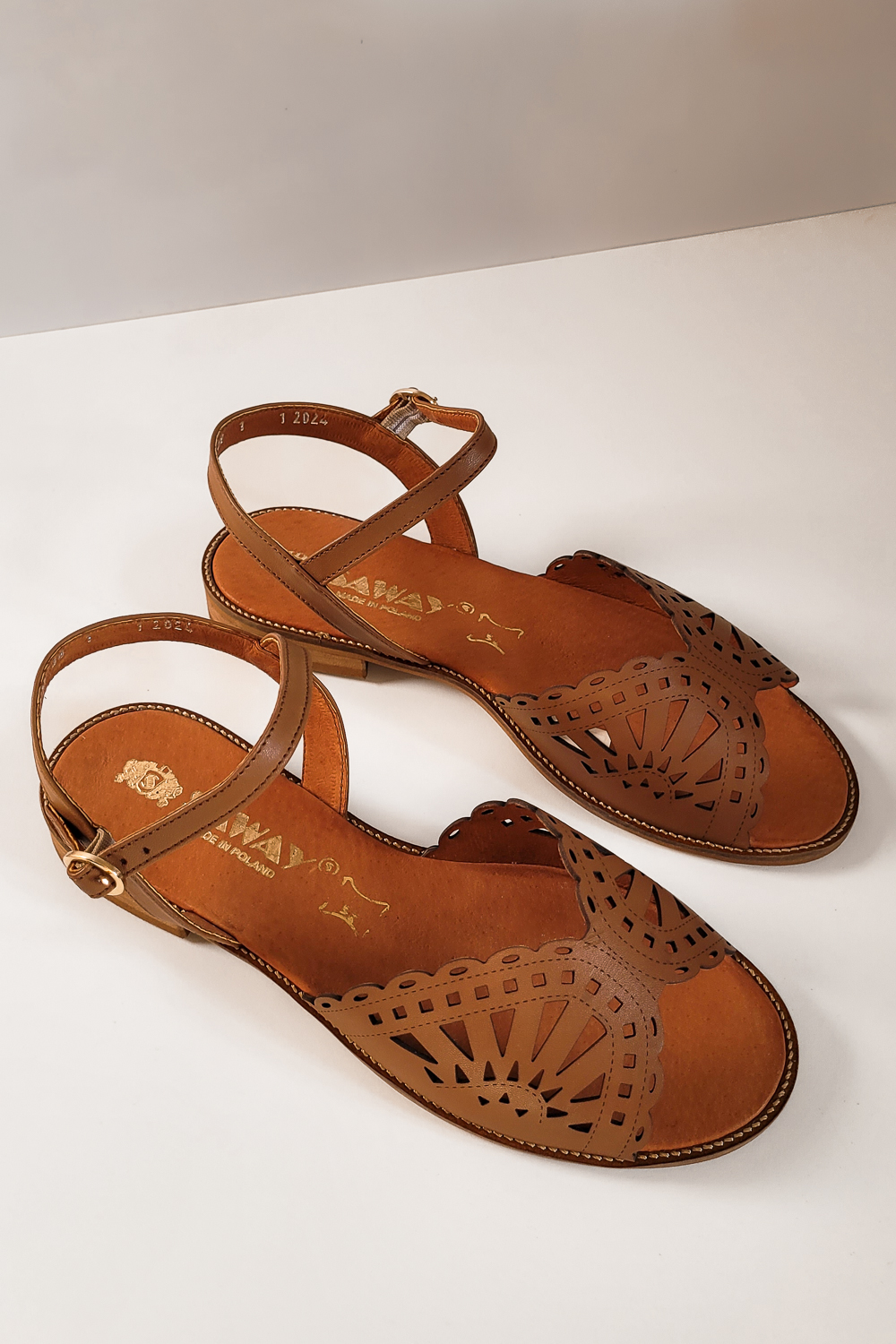 Złote ażurowe sandały Elisa