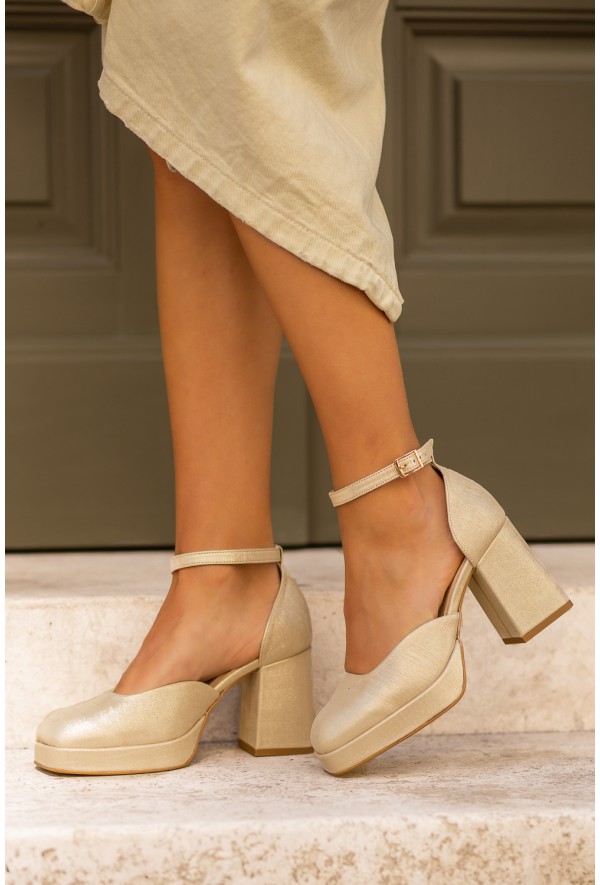 Brązowe czółenka na słupku Loena