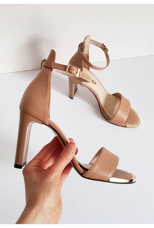 Czarne sandały na słupku Arriana