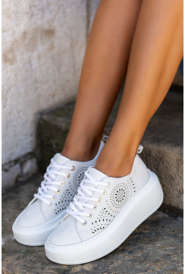 Białe ażurowe trampki Dema