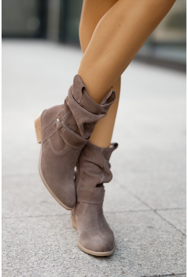 Czarne zamszowe botki Leona