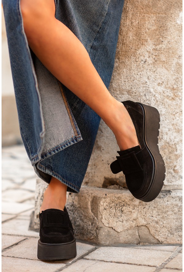 Czarne zamszowe mokasyny na platformie Tonic