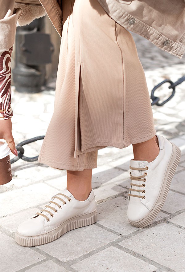 Beżowe trampki Giallo