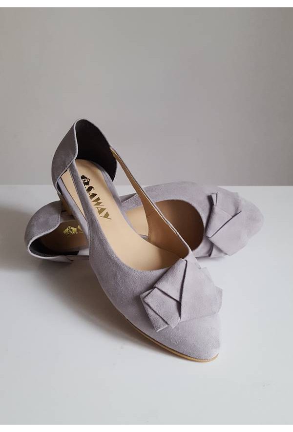 Zamszowe baleriny z wycięciami Derry grey