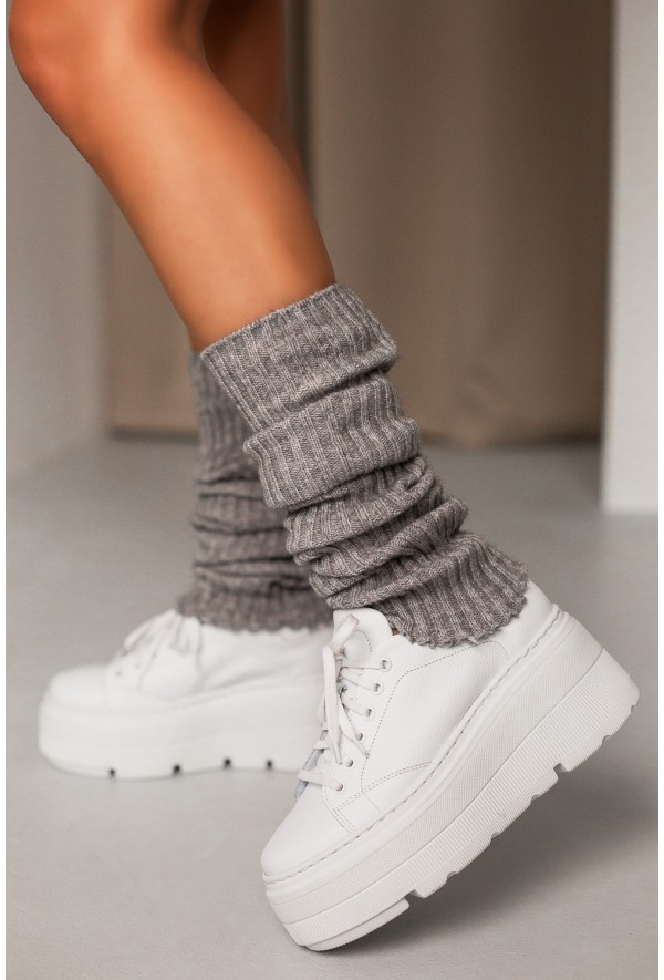 Białe sneakersy na platformie Tunia